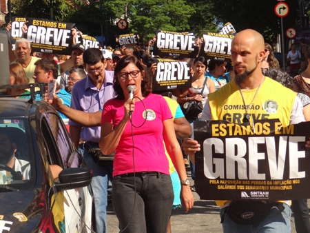 Servidores de Divinópolis votam e aprovam por unanimidade que greve continua greve continua 1